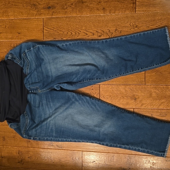 Maternity Lot - Picture 3 of 9